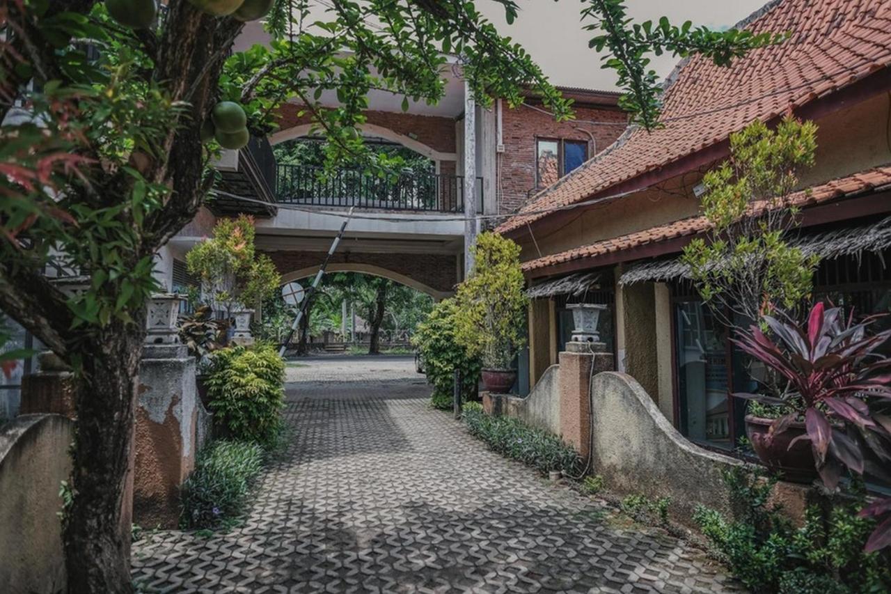 Reddoorz Near Pantai Florida Anyer Hotel Serang Exterior photo