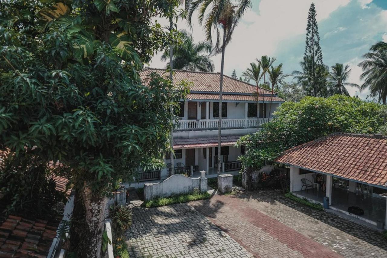 Reddoorz Near Pantai Florida Anyer Hotel Serang Exterior photo